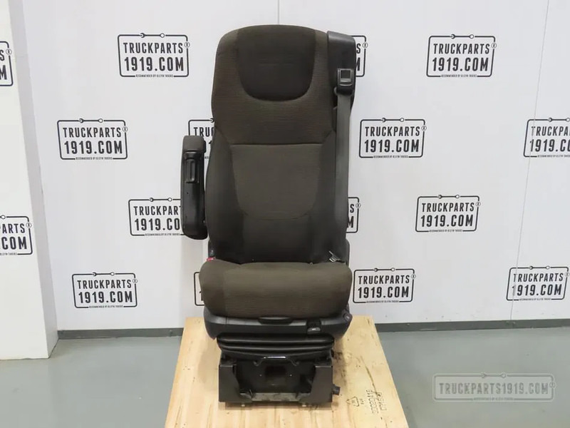 DAF 1978966 Bestuurdersstoel DAF XF 106 - Siège pour Camion: photos 1 DAF 1978966 Bestuurdersstoel DAF XF 106 - Siège pour Camion: photos 1