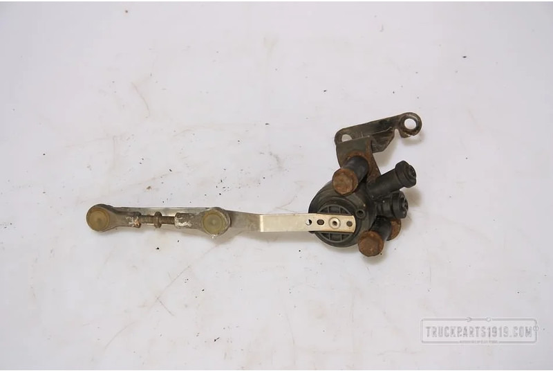 Iveco Body & Chassis Parts Hoogteregelaar Iveco Used - Suspension de cabine pour Camion: photos 1 Iveco Body & Chassis Parts Hoogteregelaar Iveco Used - Suspension de cabine pour Camion: photos 1