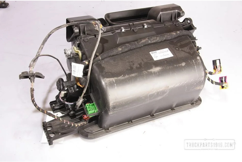 MAN Heating, Ventilation & AC Kachel unit TGX - Chauffage/ Ventilation pour Camion: photos 2 MAN Heating, Ventilation & AC Kachel unit TGX - Chauffage/ Ventilation pour Camion: photos 2