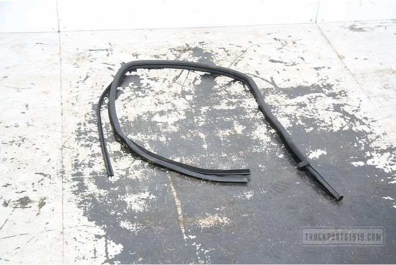 Mercedes-Benz Body & Chassis Parts Ruitgeleider Sprinter - Fenêtre et pièces pour Camion: photos 1 Mercedes-Benz Body & Chassis Parts Ruitgeleider Sprinter - Fenêtre et pièces pour Camion: photos 1