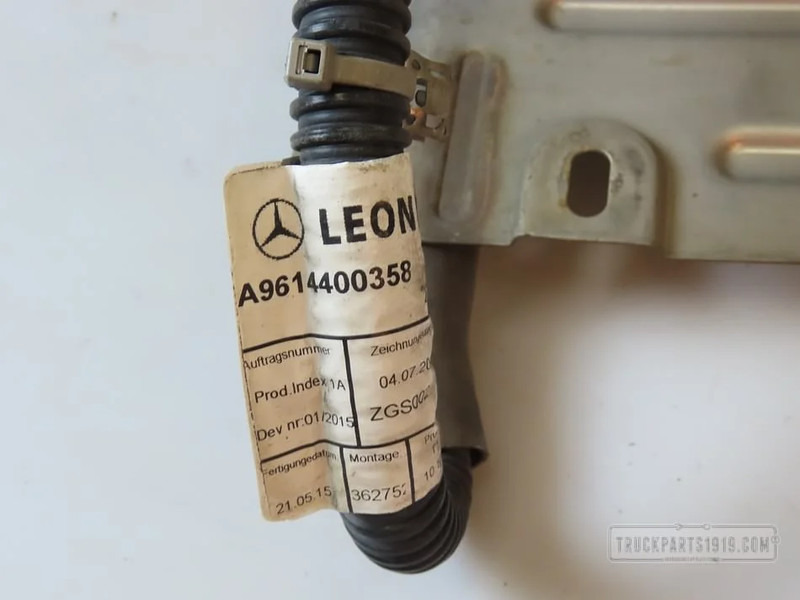 Mercedes-Benz Electrical System Kabelboom uitlaat MB MP4 - Câble/ Fil pour Camion: photos 2 Mercedes-Benz Electrical System Kabelboom uitlaat MB MP4 - Câble/ Fil pour Camion: photos 2