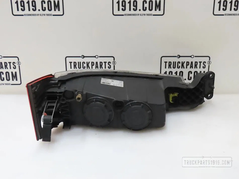Volvo 22332592 | Mistlamp Li. - Feu anti-brouillard pour Camion: photos 2 Volvo 22332592 | Mistlamp Li. - Feu anti-brouillard pour Camion: photos 2
