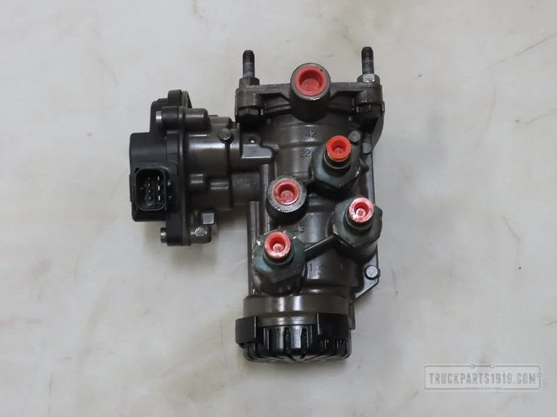 Volvo Compressed Air System Aanhangwagen EBS ventiel Volvo - Valve pour Camion: photos 1 Volvo Compressed Air System Aanhangwagen EBS ventiel Volvo - Valve pour Camion: photos 1