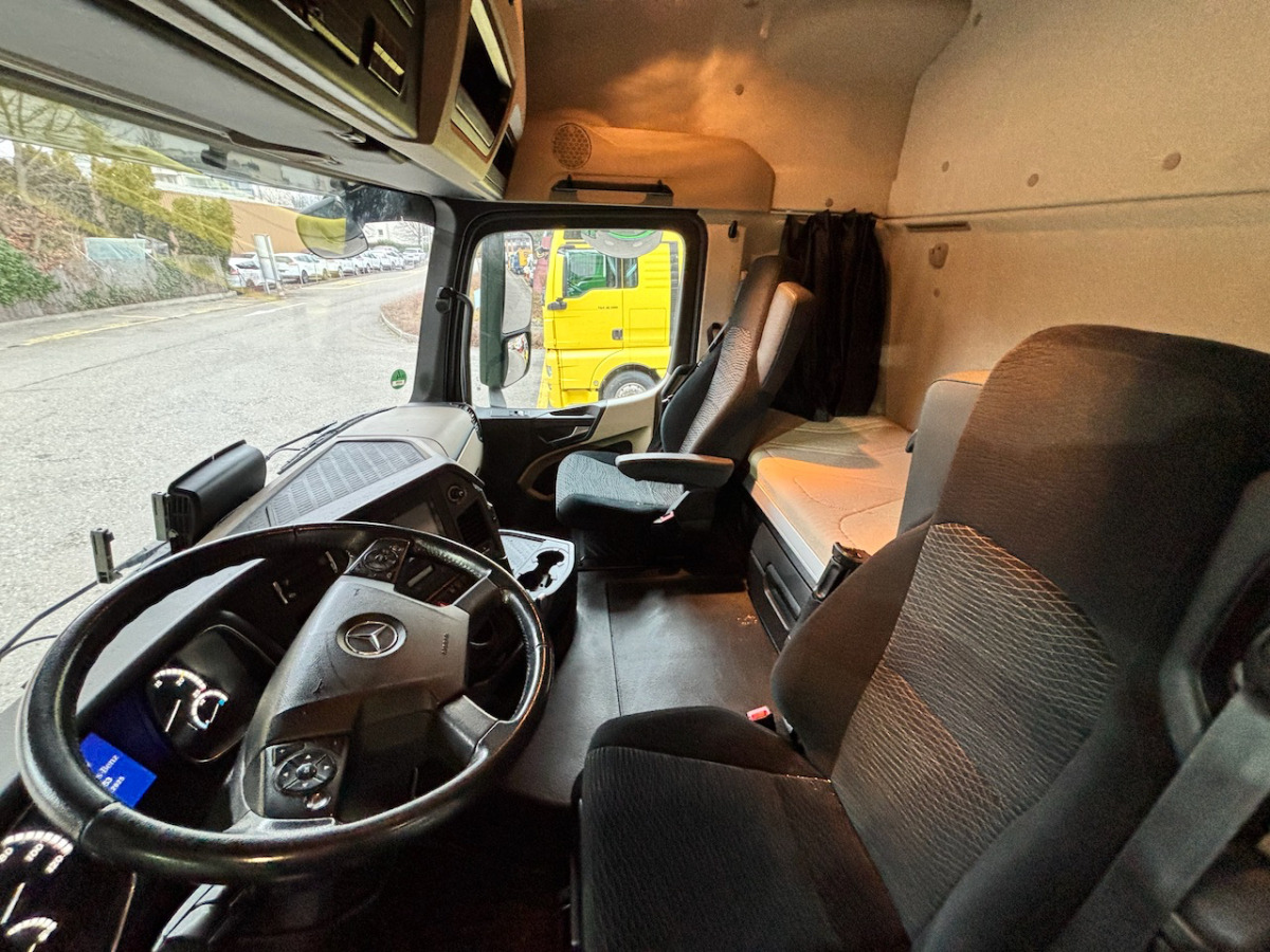 MERCEDES 2543 6x2 - Camion porte-conteneur/ Caisse mobile: photos 4 MERCEDES 2543 6x2 - Camion porte-conteneur/ Caisse mobile: photos 4