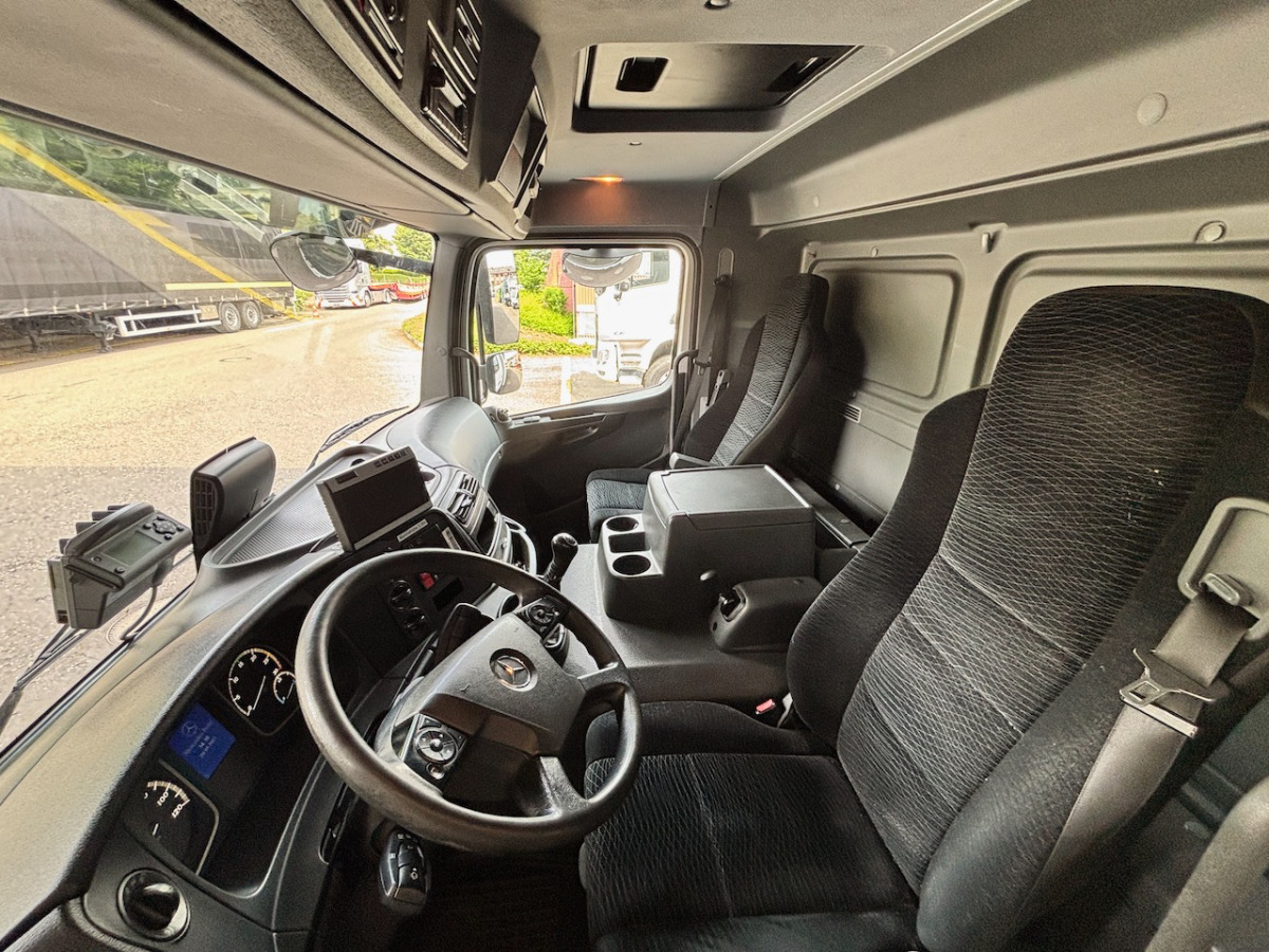 MERCEDES Atego 1530 - Camion fourgon: photos 4 MERCEDES Atego 1530 - Camion fourgon: photos 4