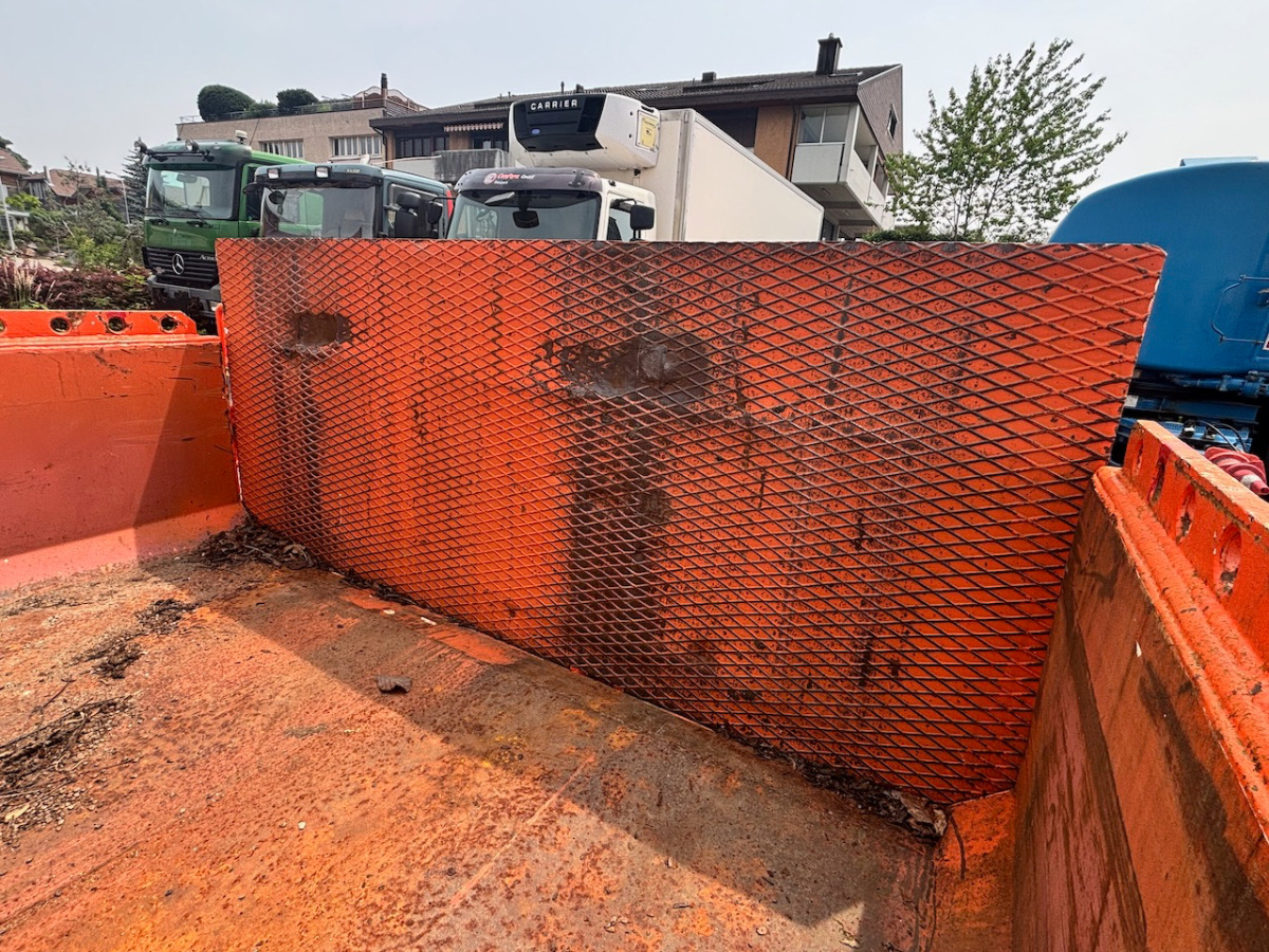 Marke UT Absetzmulde - Benne pour poids lourds: photos 5 Marke UT Absetzmulde - Benne pour poids lourds: photos 5