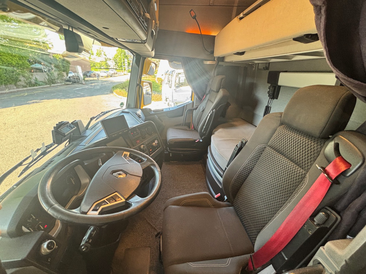 RENAULT T520 - Camion fourgon: photos 4 RENAULT T520 - Camion fourgon: photos 4