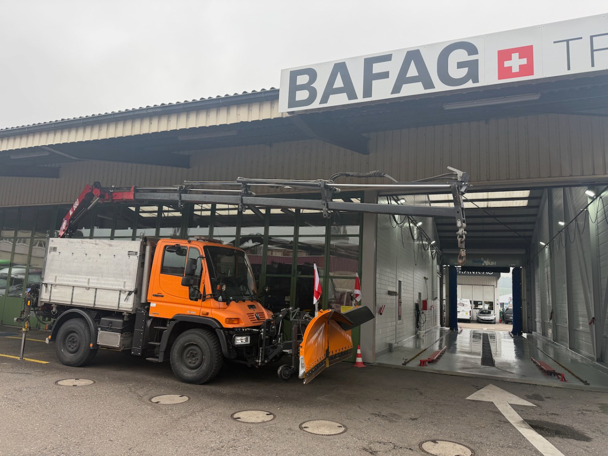 UNIMOG U300 - Véhicule de voirie/ Spécial: photos 2 UNIMOG U300 - Véhicule de voirie/ Spécial: photos 2