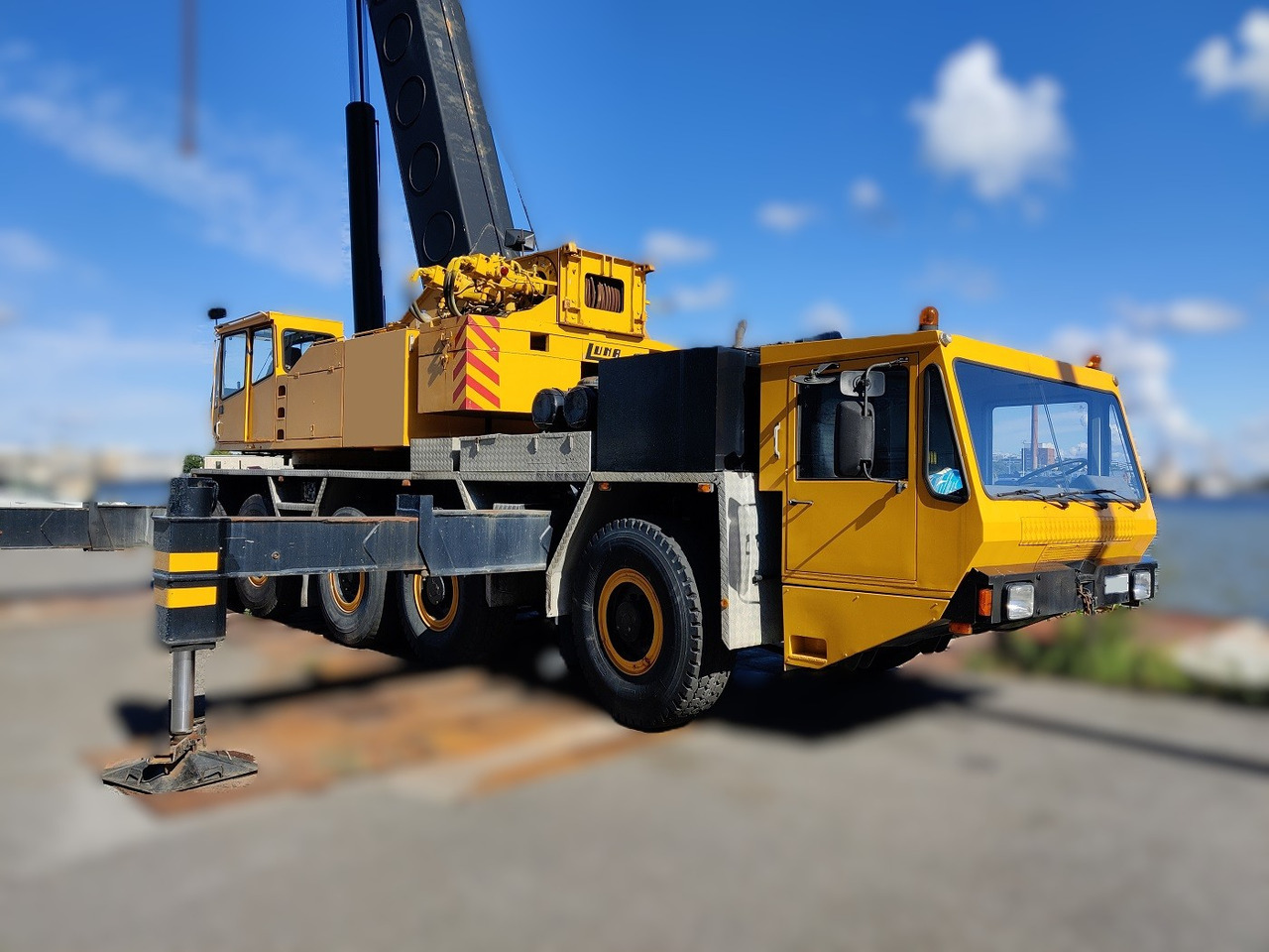 Luna AT 120/47 - Grue tout-terrain: photos 1 Luna AT 120/47 - Grue tout-terrain: photos 1