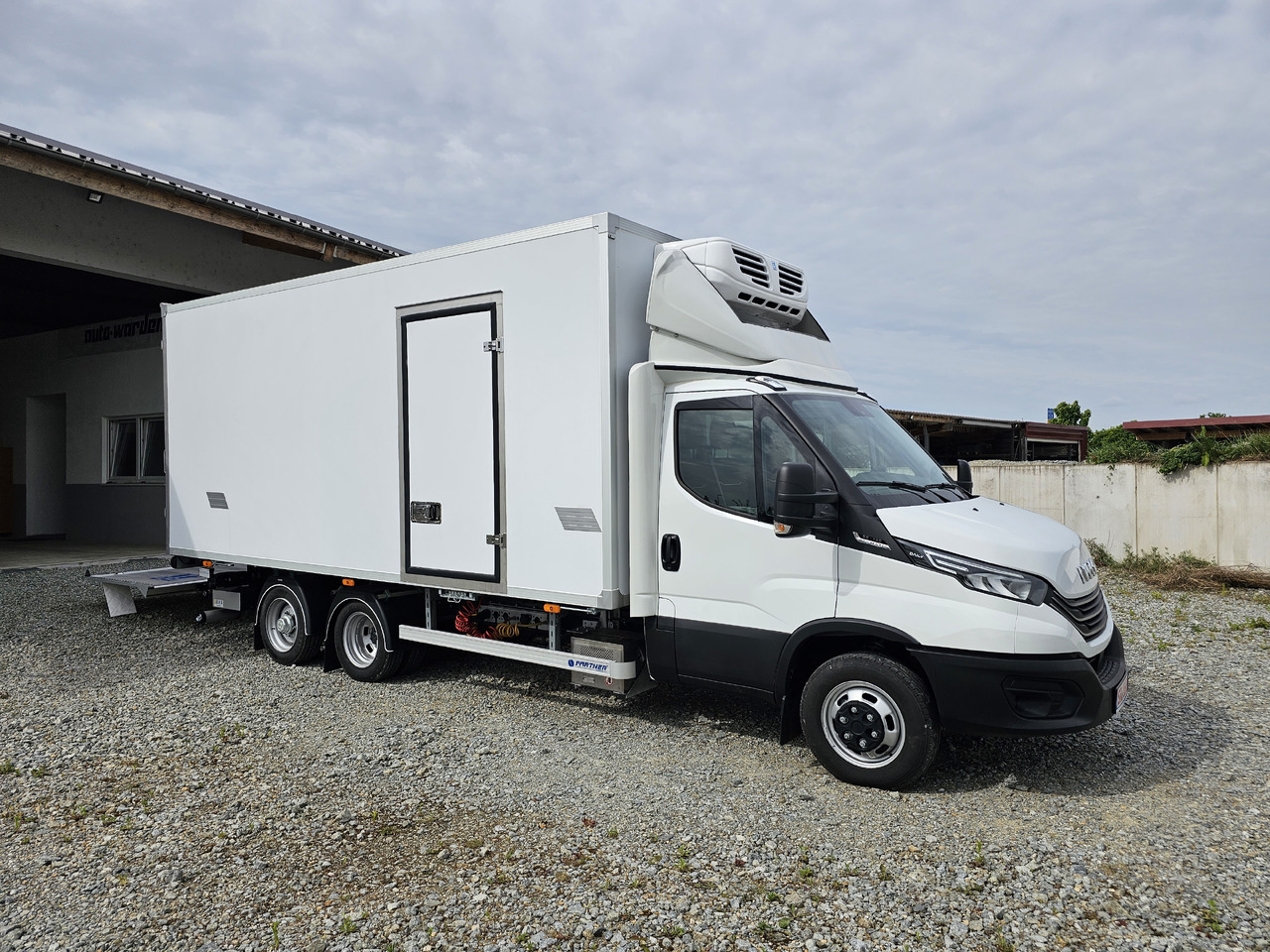 IVECO Daily BE-Truck 35S18H A8 180 PS Kühlkoffer 7.000kg Gesamtgewicht - Camion frigorifique: photos 2 IVECO Daily BE-Truck 35S18H A8 180 PS Kühlkoffer 7.000kg Gesamtgewicht - Camion frigorifique: photos 2