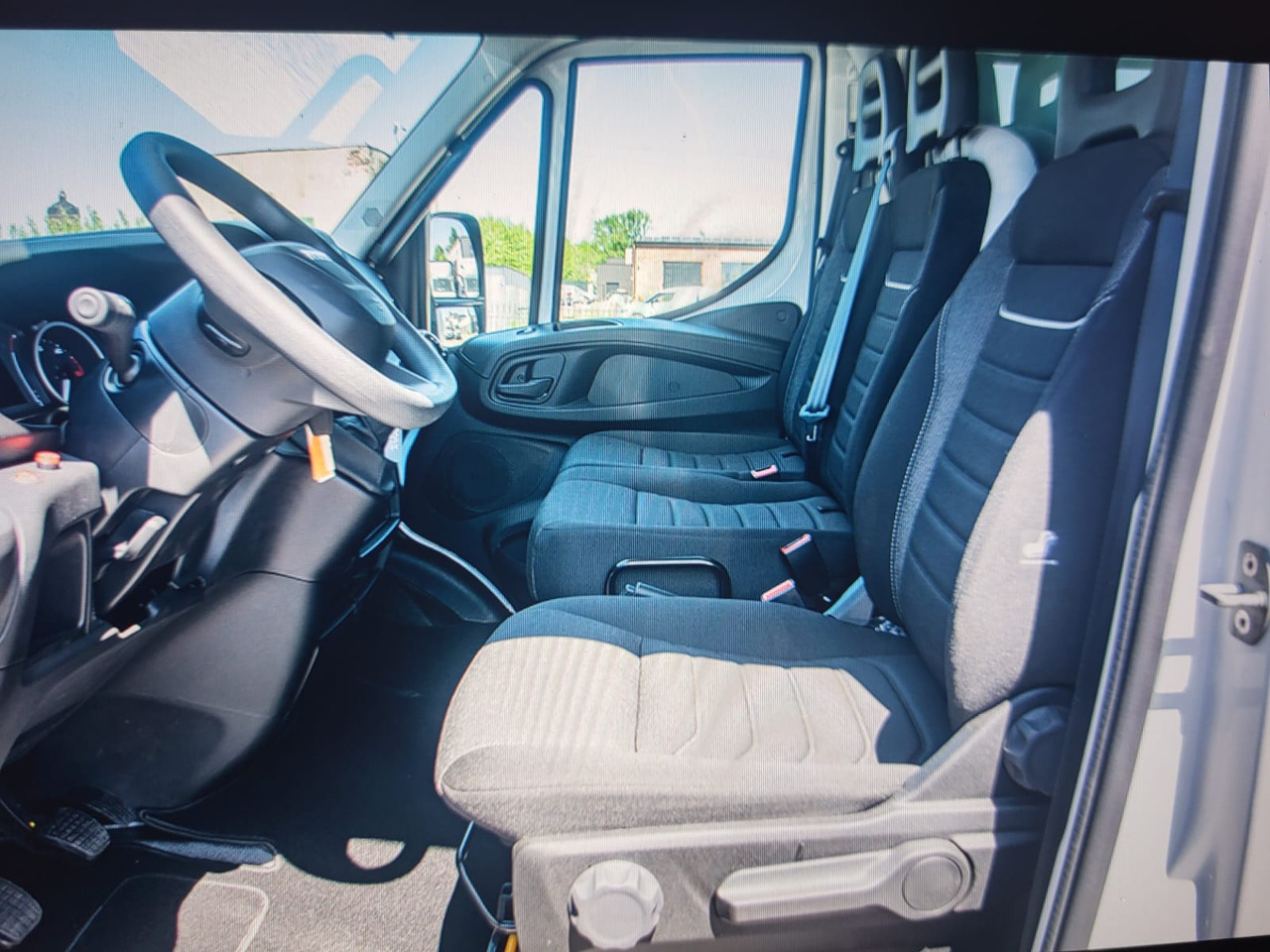 Iveco Daily 70 C18 Pritsche-Plane BÃR - Véhicule utilitaire plateau baché: photos 4 Iveco Daily 70 C18 Pritsche-Plane BÃR - Véhicule utilitaire plateau baché: photos 4