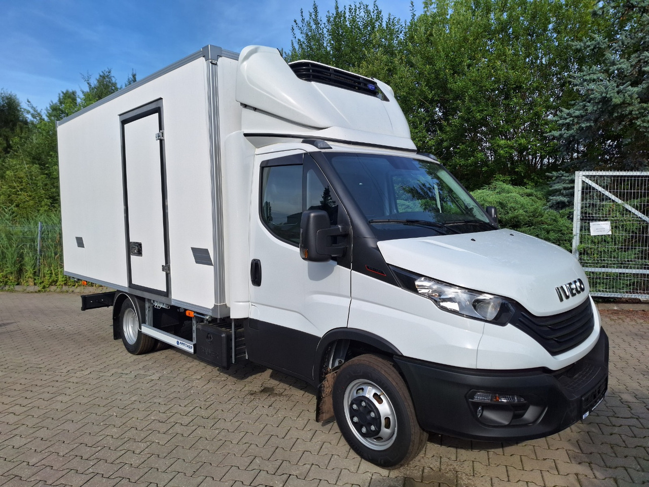Iveco Daily 70C18 Kühlkoffer LBW BÃR - Véhicule utilitaire frigorifique: photos 1 Iveco Daily 70C18 Kühlkoffer LBW BÃR - Véhicule utilitaire frigorifique: photos 1