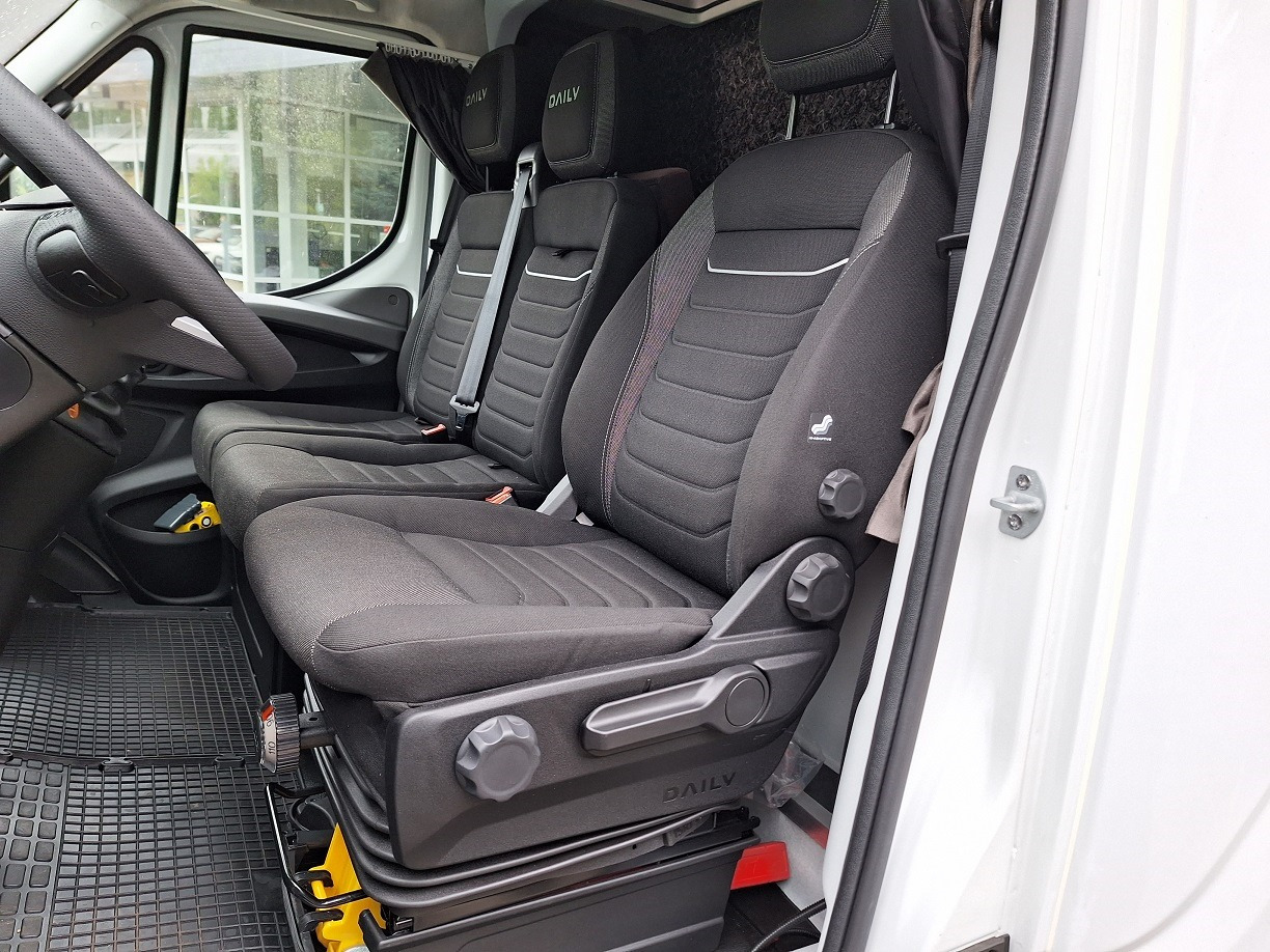 Iveco Daily 70C18A8 Backsleeper BÄR - Véhicule utilitaire plateau baché: photos 3 Iveco Daily 70C18A8 Backsleeper BÄR - Véhicule utilitaire plateau baché: photos 3