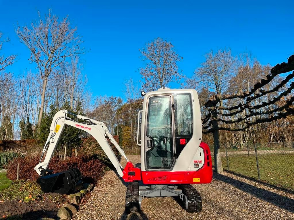 TAKEUCHI TB216 - Mini pelle: photos 3 TAKEUCHI TB216 - Mini pelle: photos 3