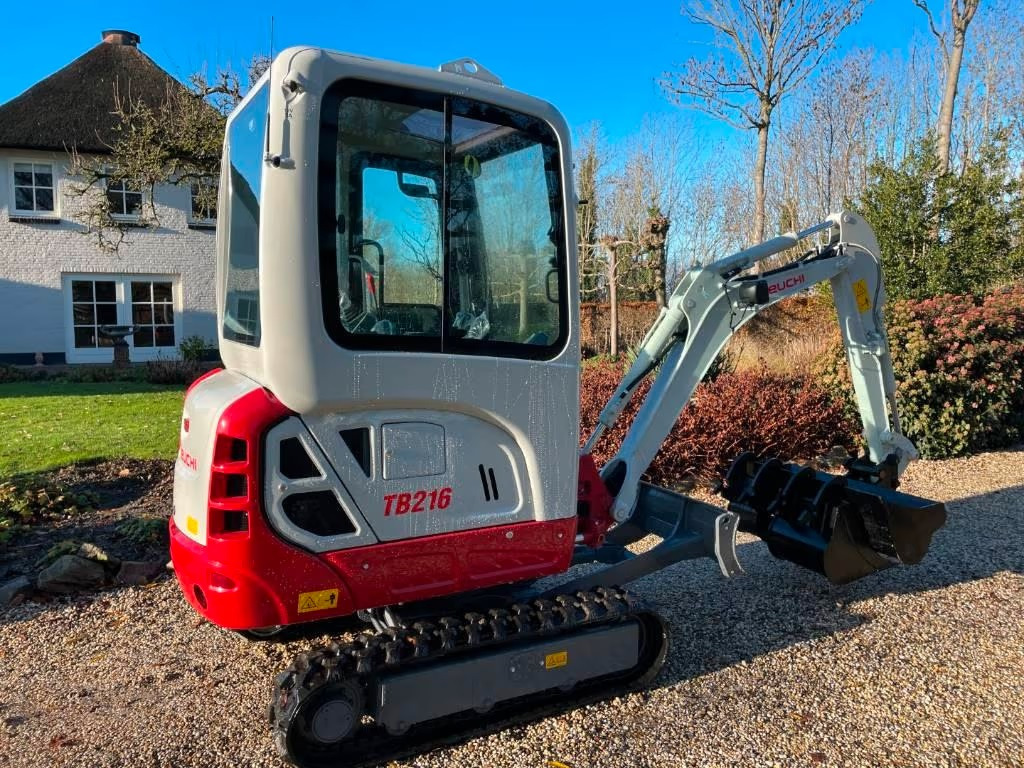 TAKEUCHI TB216 - Mini pelle: photos 1 TAKEUCHI TB216 - Mini pelle: photos 1