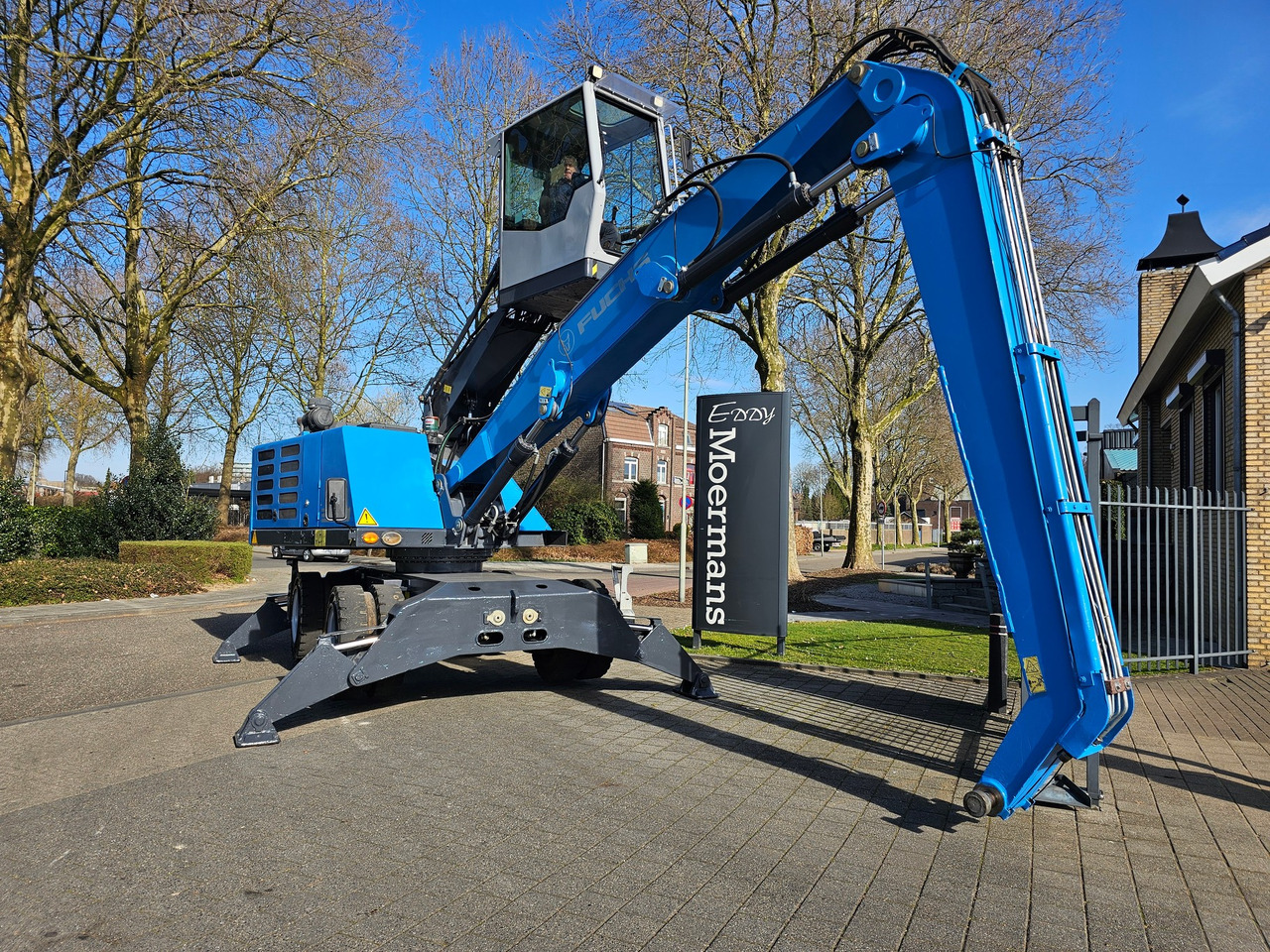Fuchs MHL 320 With Multi Purpose Stick And Magnet System - Pelle de manutention: photos 1 Fuchs MHL 320 With Multi Purpose Stick And Magnet System - Pelle de manutention: photos 1