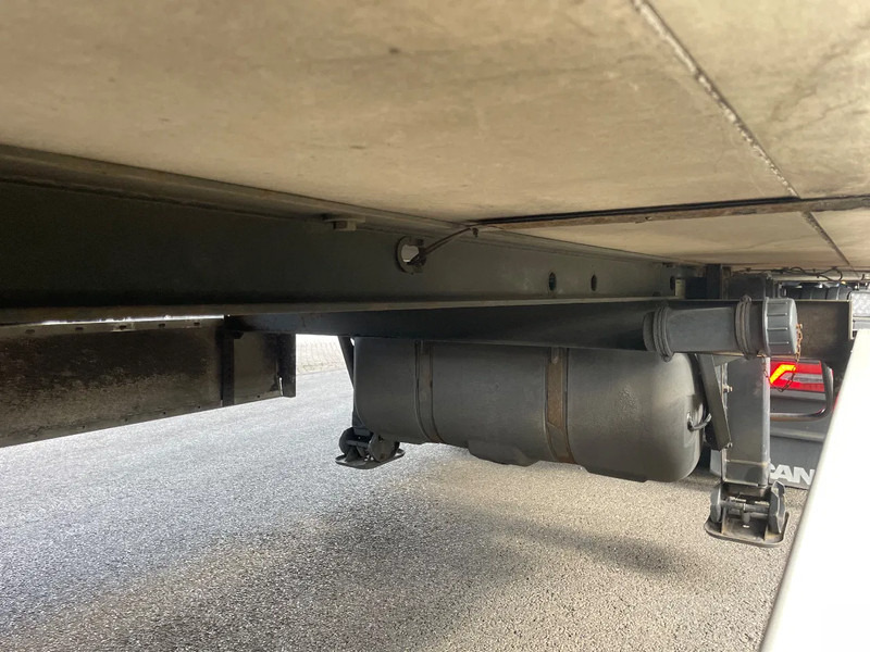 Semi-remorque frigorifique Krone Koeler 3 Asser met laadklep. Komt nog binnen: photos 10 Semi-remorque frigorifique Krone Koeler 3 Asser met laadklep. Komt nog binnen: photos 10