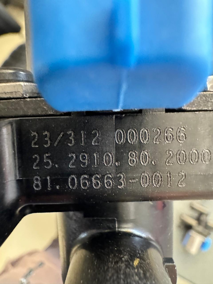 CABIN HEATER WATER VALVE MAN TGS - Chauffage/ Ventilation: photos 2 CABIN HEATER WATER VALVE MAN TGS - Chauffage/ Ventilation: photos 2