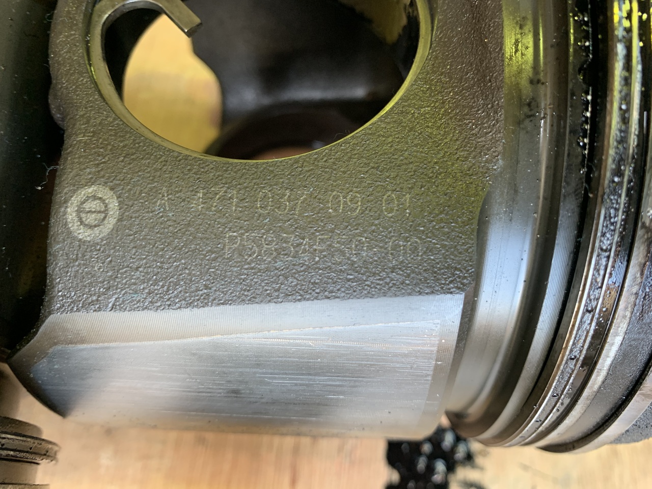 CONNECTING ROD WITH PISTONS OM 471LA 420PS EURO 5 - Moteur et pièces pour Camion: photos 4 CONNECTING ROD WITH PISTONS OM 471LA 420PS EURO 5 - Moteur et pièces pour Camion: photos 4