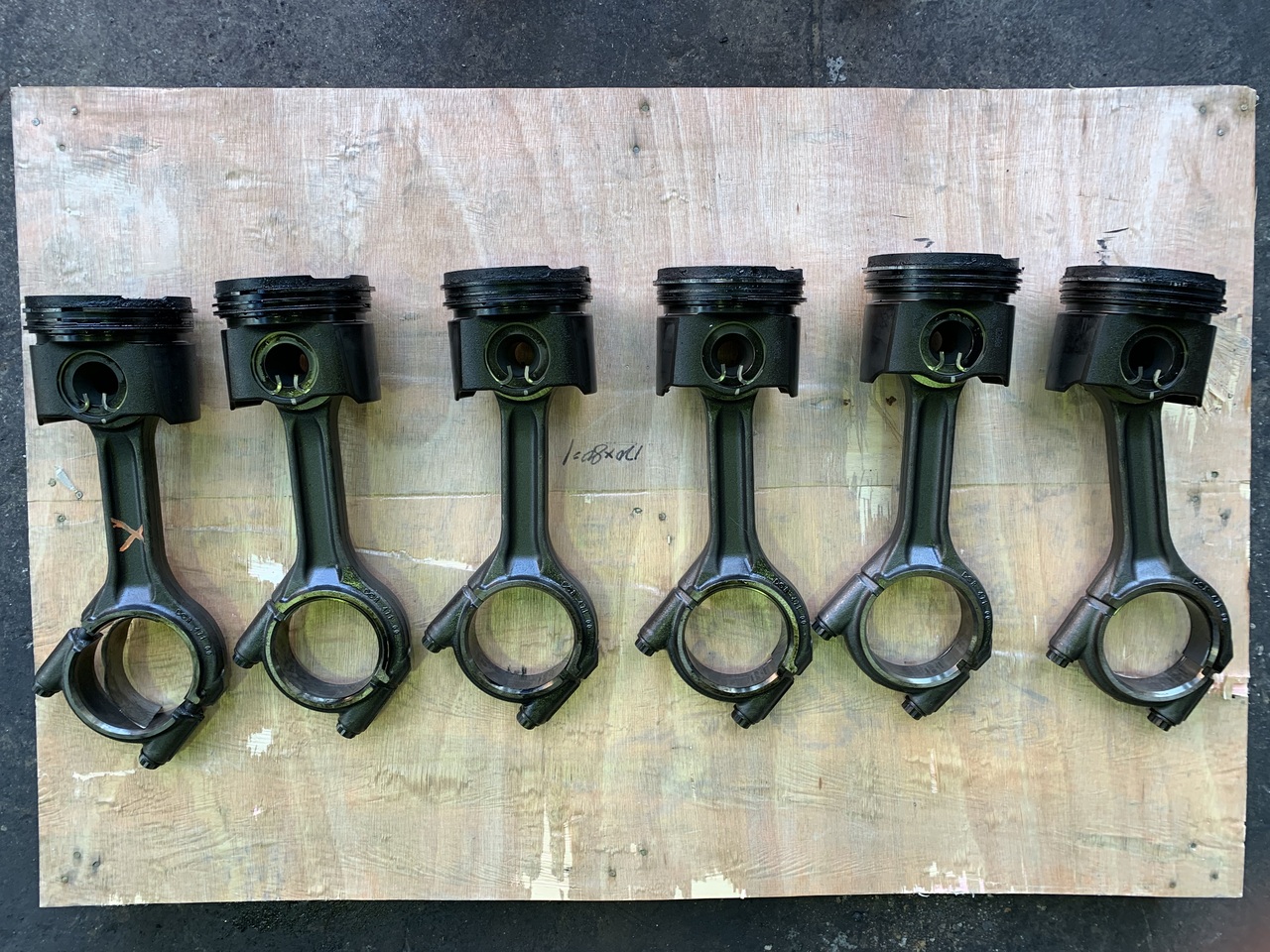 CONNECTING ROD WITH PISTONS OM 471LA 420PS EURO 5 - Moteur et pièces pour Camion: photos 2 CONNECTING ROD WITH PISTONS OM 471LA 420PS EURO 5 - Moteur et pièces pour Camion: photos 2