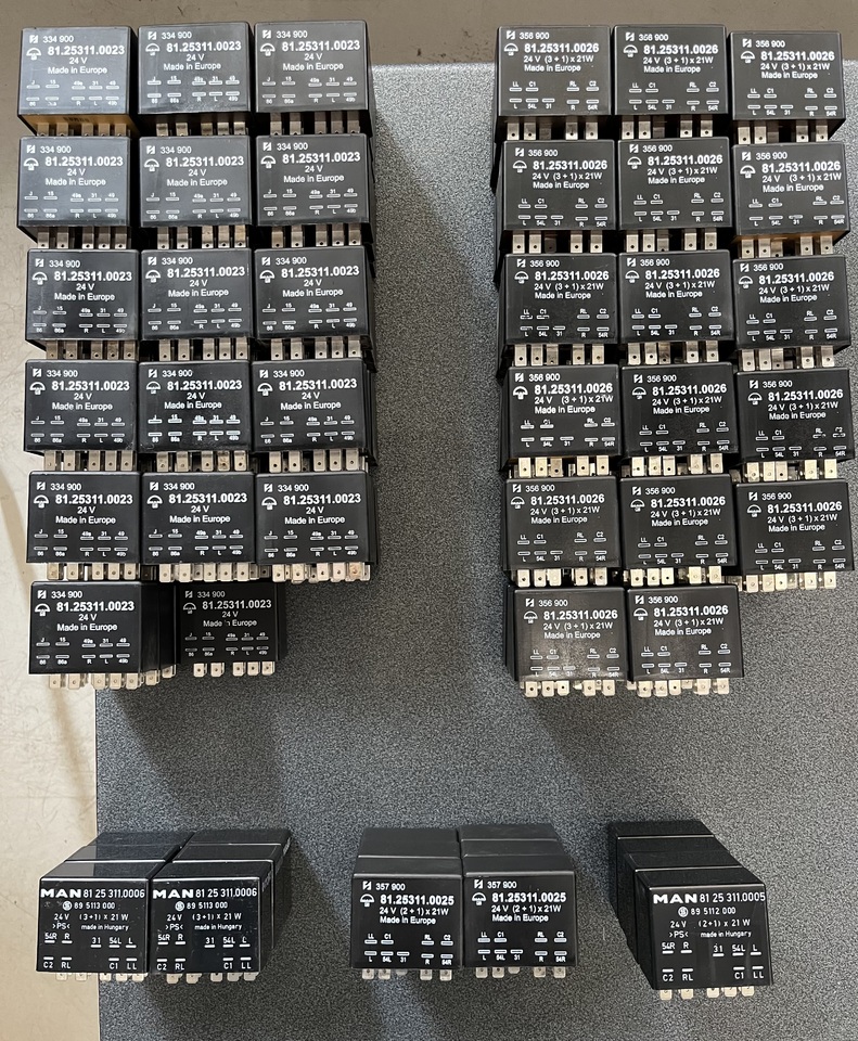 FLASHING-WIPING PULSE UNIT MAN F90,F2000 - Système électrique pour Camion: photos 2 FLASHING-WIPING PULSE UNIT MAN F90,F2000 - Système électrique pour Camion: photos 2