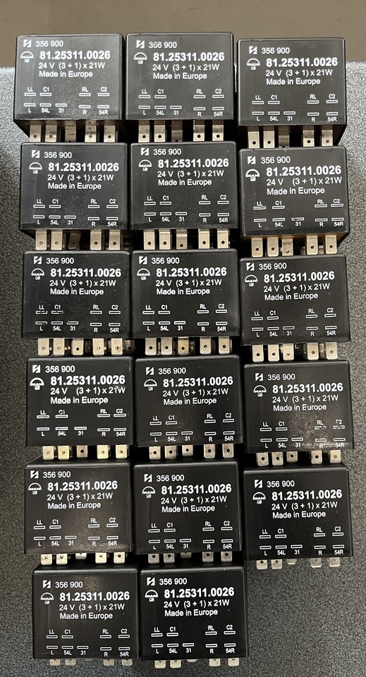 FLASHING-WIPING PULSE UNIT MAN F90,F2000 - Système électrique pour Camion: photos 4 FLASHING-WIPING PULSE UNIT MAN F90,F2000 - Système électrique pour Camion: photos 4