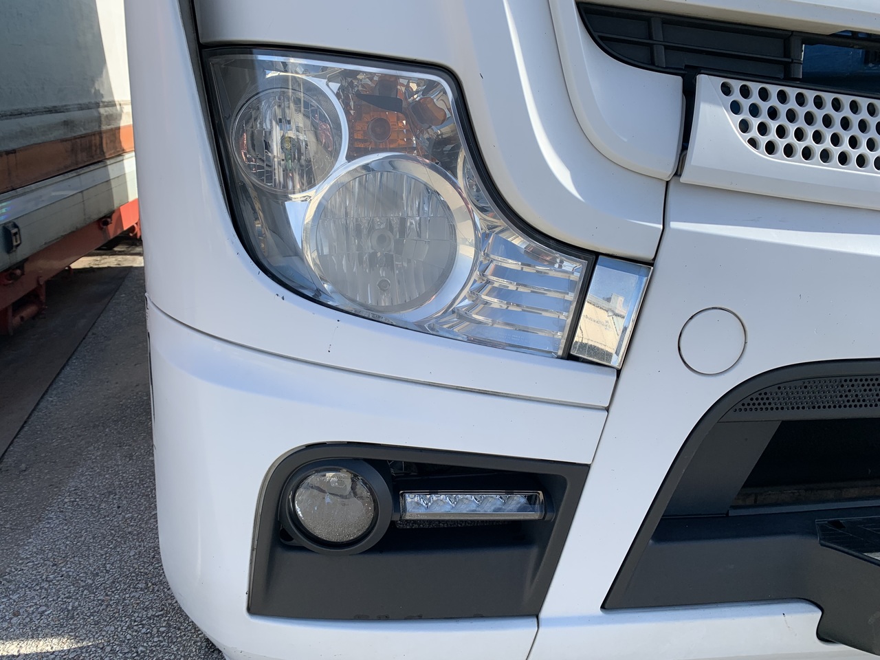 FRONT BUMPER ACTROS MP4 BIG SPACE - Pare-chocs pour Camion: photos 2 FRONT BUMPER ACTROS MP4 BIG SPACE - Pare-chocs pour Camion: photos 2