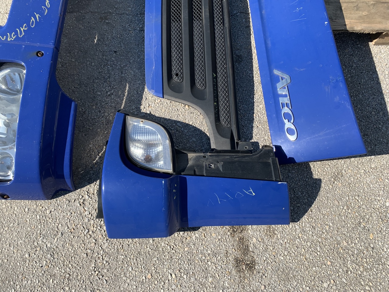 Pare-chocs pour Camion FRONT PACKET ATEGO 2- BODY KIT: photos 8