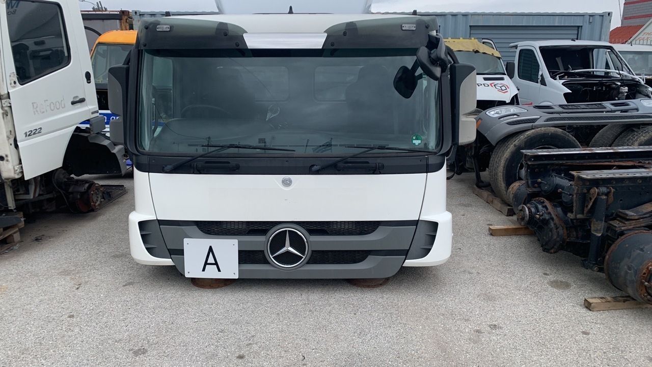 MEDIUM CAB ACTROS MP3 RHD - Cabine et intérieur pour Camion: photos 1 MEDIUM CAB ACTROS MP3 RHD - Cabine et intérieur pour Camion: photos 1