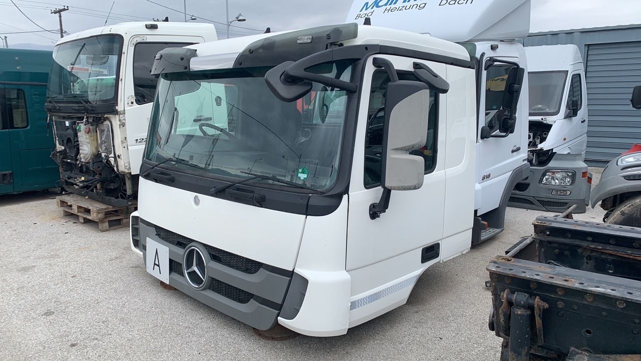 MEDIUM CAB ACTROS MP3 RHD - Cabine et intérieur pour Camion: photos 2 MEDIUM CAB ACTROS MP3 RHD - Cabine et intérieur pour Camion: photos 2