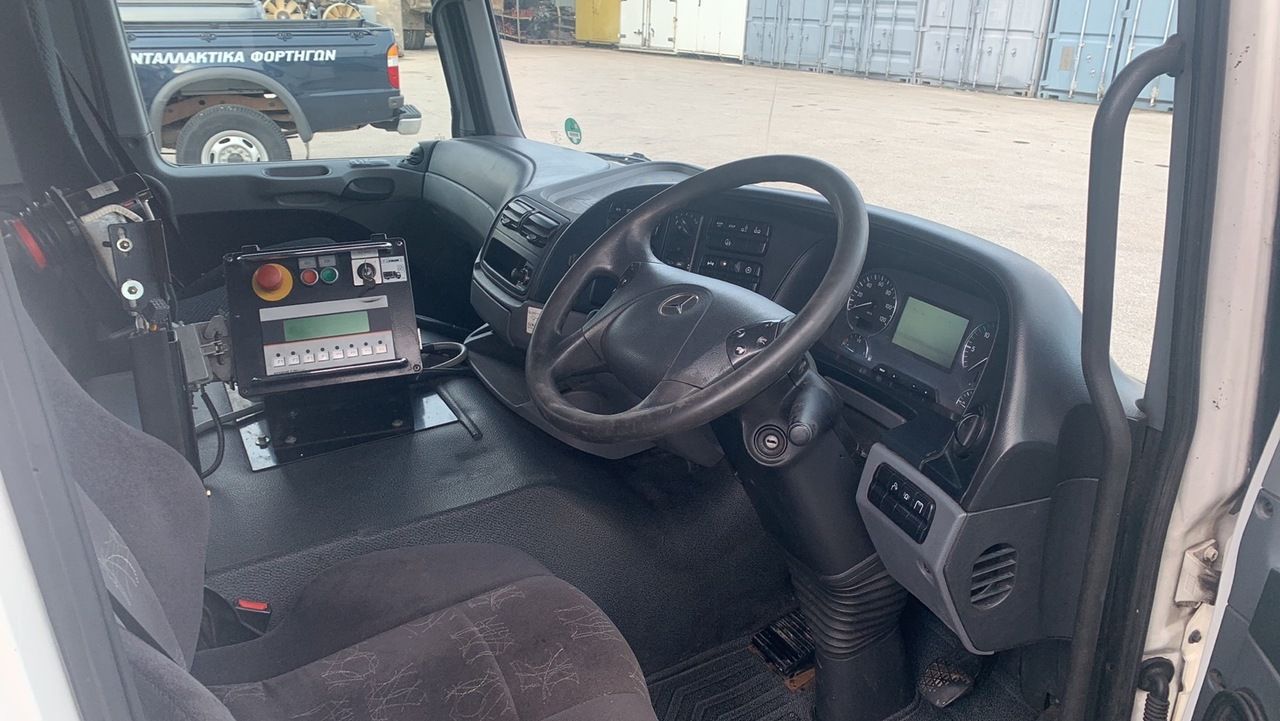 MEDIUM CAB ACTROS MP3 RHD - Cabine et intérieur pour Camion: photos 4 MEDIUM CAB ACTROS MP3 RHD - Cabine et intérieur pour Camion: photos 4