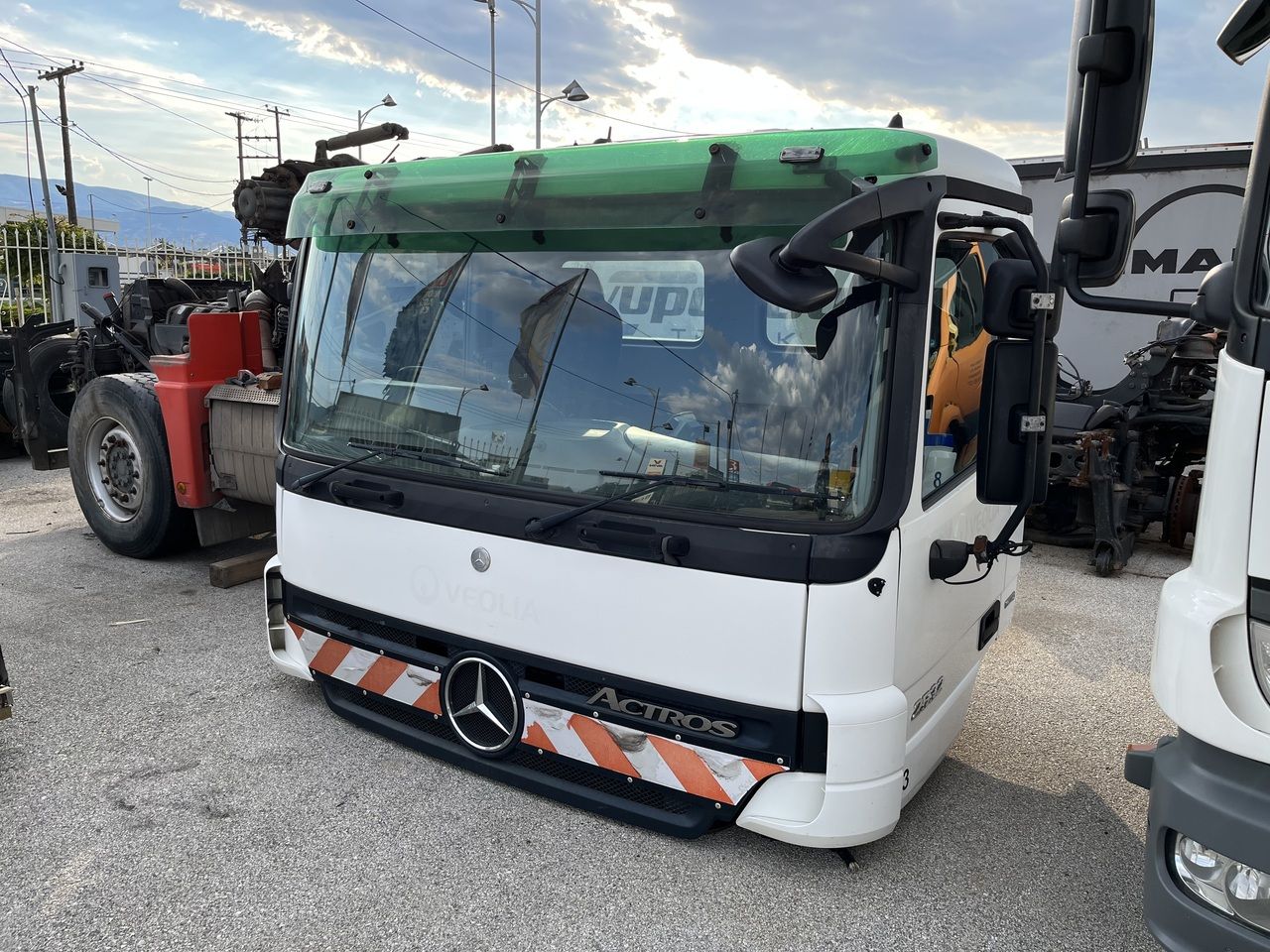SHORT CAB ACTROS MP2 RHD - Cabine et intérieur pour Camion: photos 2 SHORT CAB ACTROS MP2 RHD - Cabine et intérieur pour Camion: photos 2