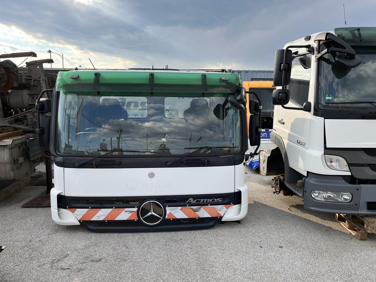 SHORT CAB ACTROS MP2 RHD - Cabine et intérieur pour Camion: photos 1 SHORT CAB ACTROS MP2 RHD - Cabine et intérieur pour Camion: photos 1