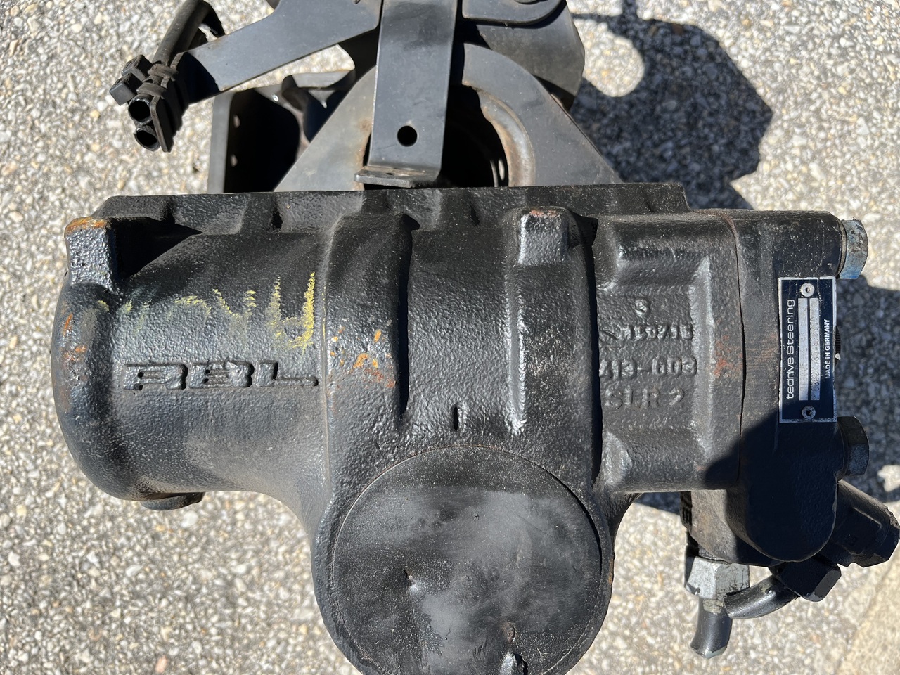 STEERING GEAR RBL C300 MAN TGL - Commande de gouvernail pour Camion: photos 2 STEERING GEAR RBL C300 MAN TGL - Commande de gouvernail pour Camion: photos 2