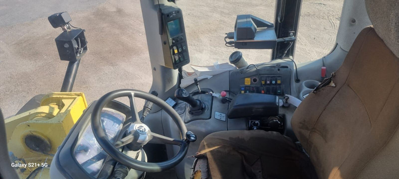 New Holland W270 - Chargeuse sur pneus: photos 5 New Holland W270 - Chargeuse sur pneus: photos 5
