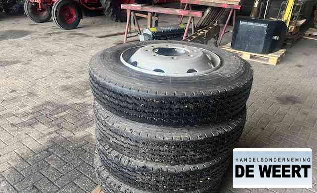 Michelin 9R22.5 , 9 R 22.5 - Pneus et jantes pour Machine agricole: photos 3 Michelin 9R22.5 , 9 R 22.5 - Pneus et jantes pour Machine agricole: photos 3