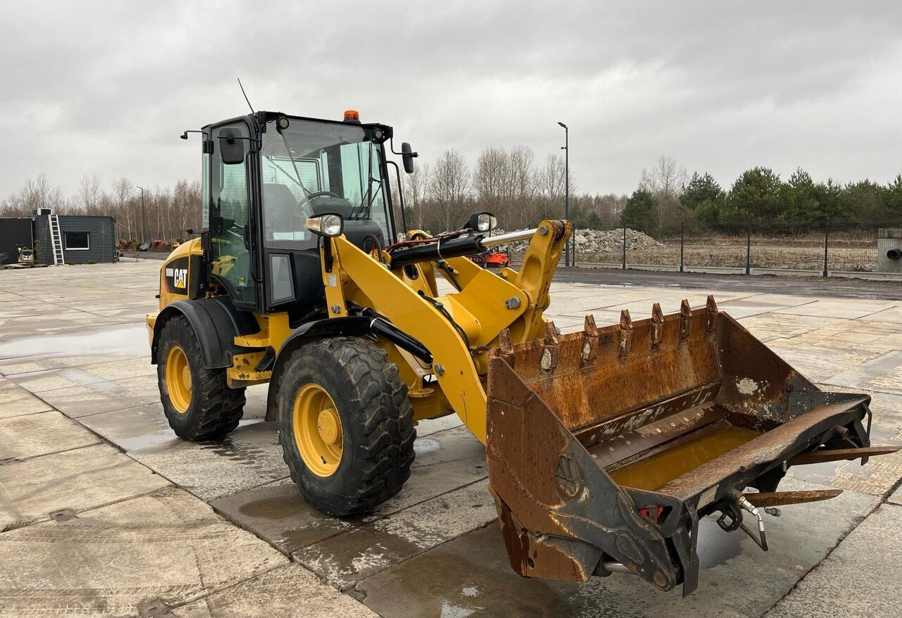 Caterpillar 908M - Chargeuse sur pneus: photos 1 Caterpillar 908M - Chargeuse sur pneus: photos 1