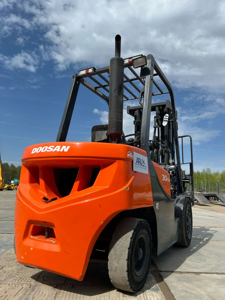 DOOSAN D30 GP - Chariot élévateur: photos 4 DOOSAN D30 GP - Chariot élévateur: photos 4