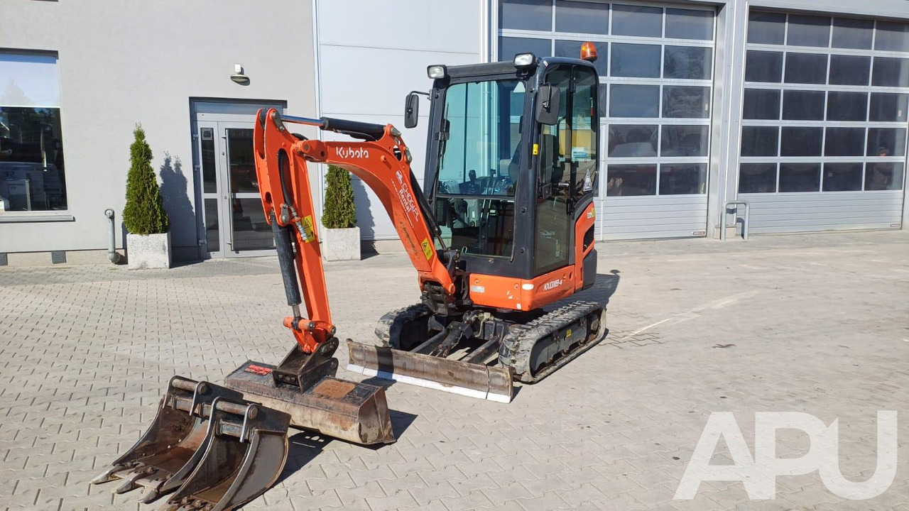 Mini pelle KUBOTA KX018-4: photos 1