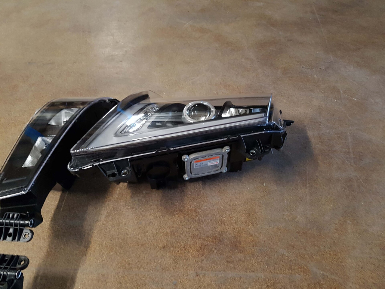 COMPLETE SET VOOR VOLVO FH4 (FH16 LOOK) DEPO XENON KOPLAMPEN + MISTLAMPEN LINKS EN RECHTS. 000126 - Feu anti-brouillard pour Camion: photos 2 COMPLETE SET VOOR VOLVO FH4 (FH16 LOOK) DEPO XENON KOPLAMPEN + MISTLAMPEN LINKS EN RECHTS. 000126 - Feu anti-brouillard pour Camion: photos 2