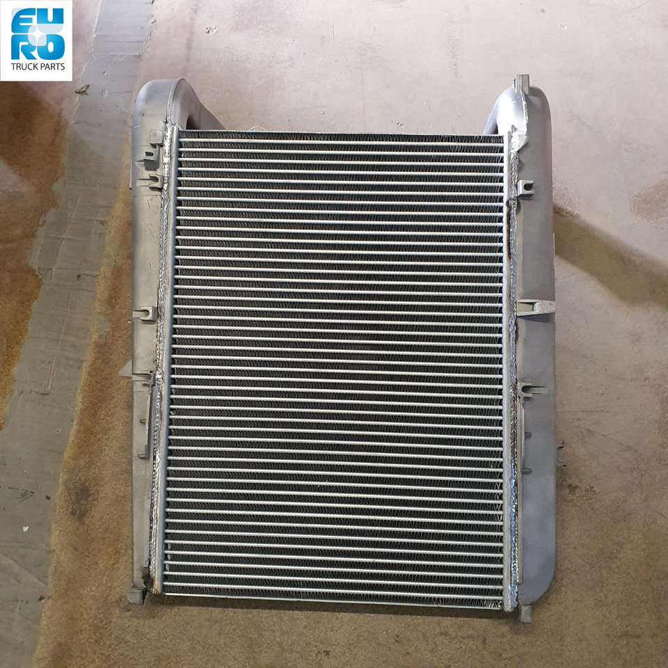 DAF CF 85 INTERCOOLER 1371318R + €50 Statiegeld - Intercooler pour Camion: photos 2 DAF CF 85 INTERCOOLER 1371318R + €50 Statiegeld - Intercooler pour Camion: photos 2