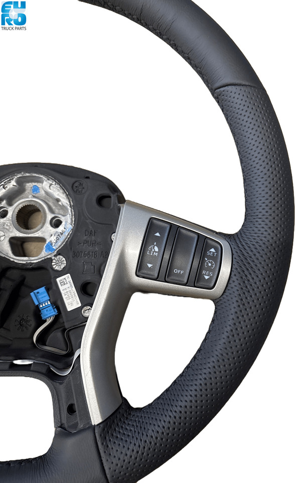 DAF STEERING WHEEL WITH 5 SWITCHES + DEPOSIT 2020858 - Volant pour Camion: photos 3 DAF STEERING WHEEL WITH 5 SWITCHES + DEPOSIT 2020858 - Volant pour Camion: photos 3