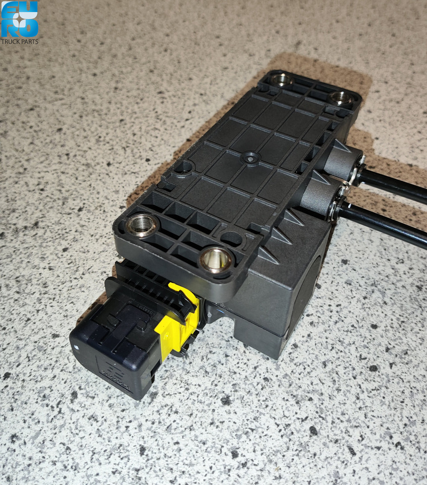 MAN ADBLUE NIVEAUSENSOR OE 81154086123 - Capteur pour Camion: photos 3 MAN ADBLUE NIVEAUSENSOR OE 81154086123 - Capteur pour Camion: photos 3