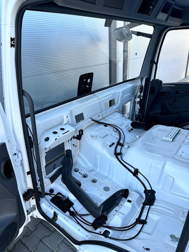 MB ATEGO CABINE EURO 6 TUNEL VOOR 6 CYL.MOTOR ALLEEN FRAME 000074B - Cabine pour Camion: photos 3 MB ATEGO CABINE EURO 6 TUNEL VOOR 6 CYL.MOTOR ALLEEN FRAME 000074B - Cabine pour Camion: photos 3