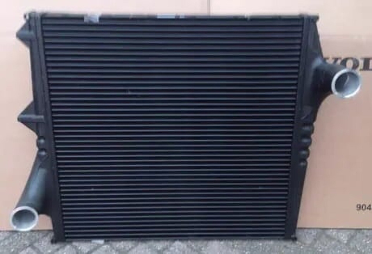 Volvo FH12 INTERCOOLER Nieuw 1675428 3183920 8112563 - Intercooler pour Camion: photos 1 Volvo FH12 INTERCOOLER Nieuw 1675428 3183920 8112563 - Intercooler pour Camion: photos 1