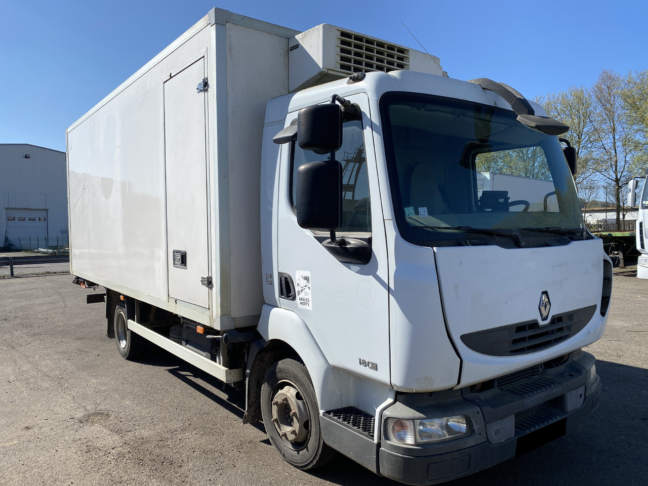 RENAULT midlum frigorifique - Camion frigorifique: photos 1 RENAULT midlum frigorifique - Camion frigorifique: photos 1