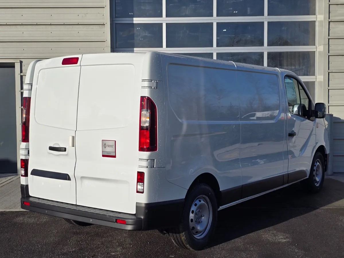 2025 New Renault Trafic Red Edition 150BHP - Fourgon utilitaire: photos 4 2025 New Renault Trafic Red Edition 150BHP - Fourgon utilitaire: photos 4