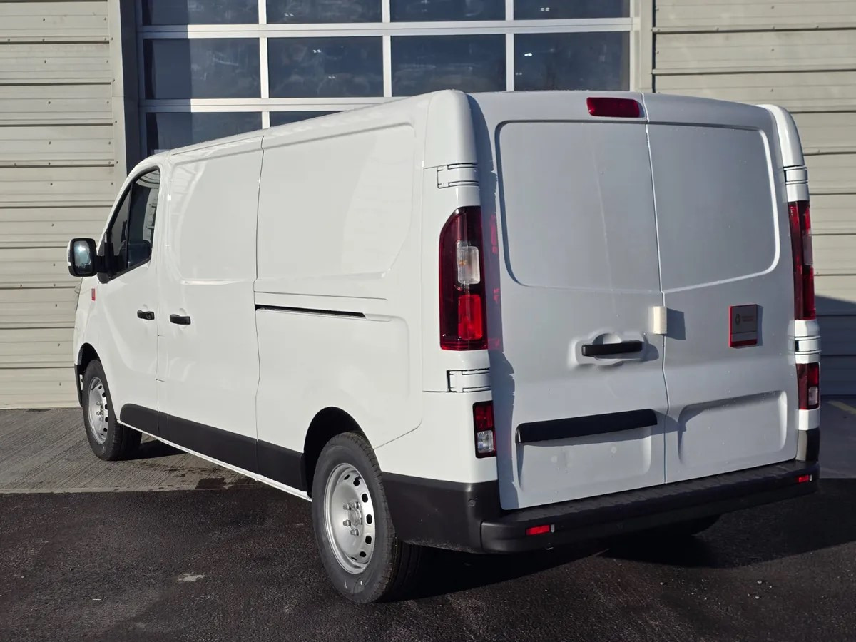 2025 New Renault Trafic Red Edition 150BHP - Fourgon utilitaire: photos 5 2025 New Renault Trafic Red Edition 150BHP - Fourgon utilitaire: photos 5