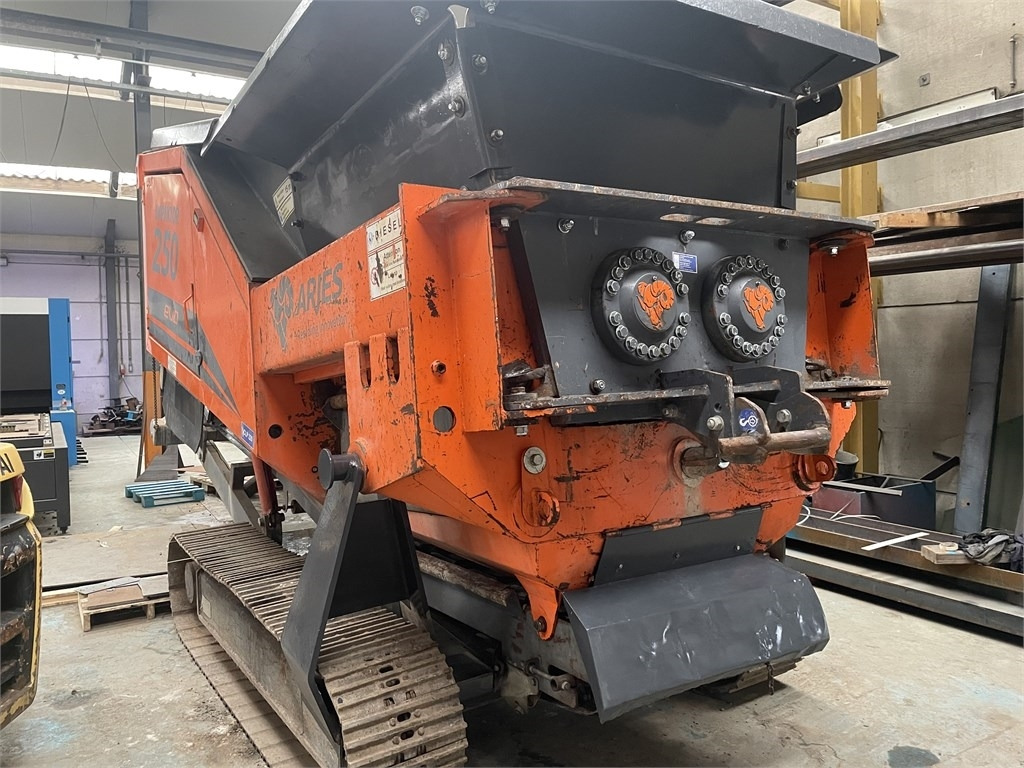 Arjes Impaktor 250 - Concasseur mobile: photos 1 Arjes Impaktor 250 - Concasseur mobile: photos 1