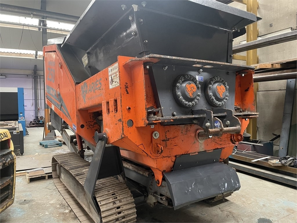 Arjes Impaktor 250 - Concasseur mobile: photos 3 Arjes Impaktor 250 - Concasseur mobile: photos 3